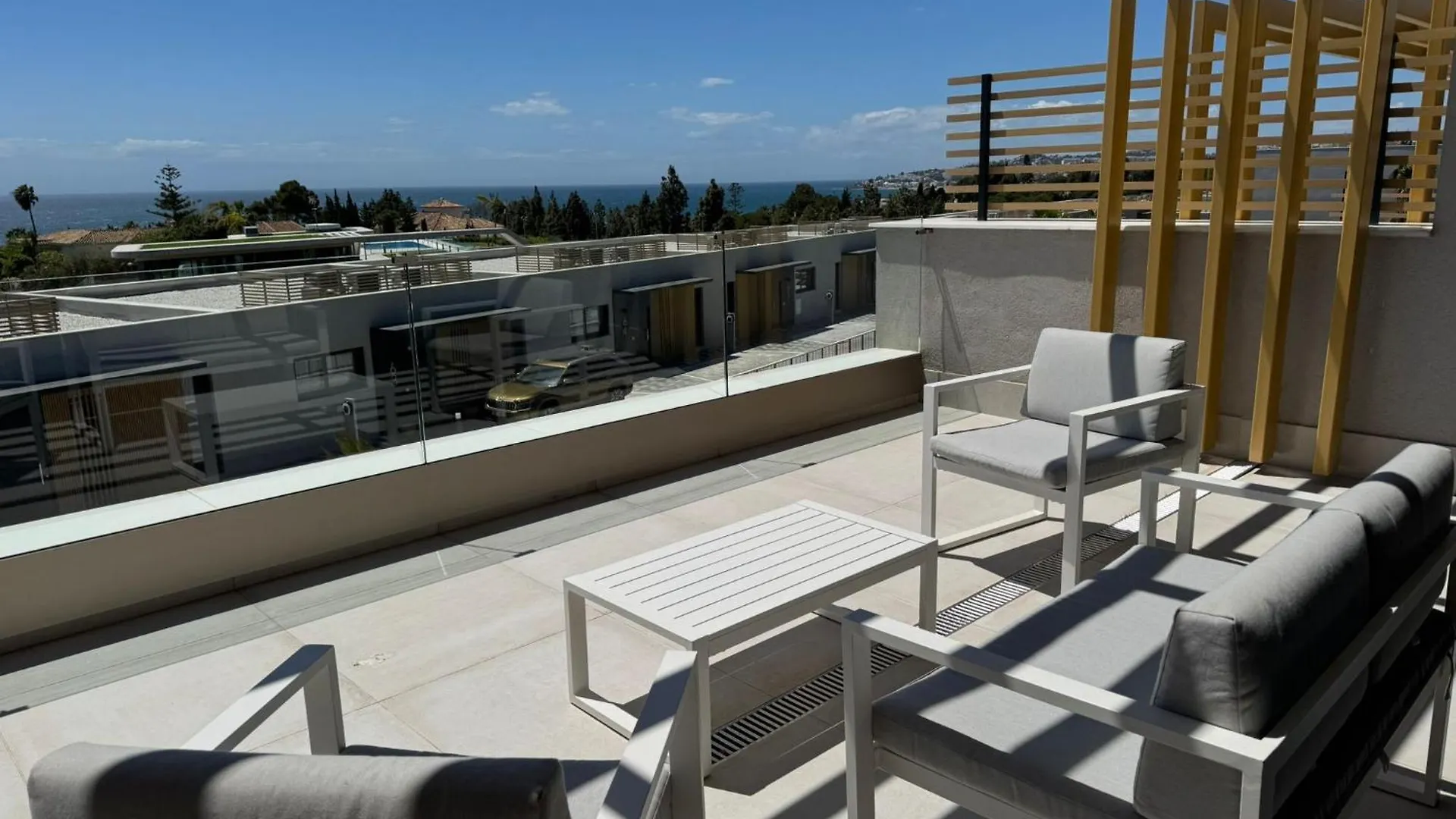 Casa de Férias Spacious Beach House In Malaga-Cala De Mijas, Amazing See View, 3 Bedroom, Garden & Common Pool