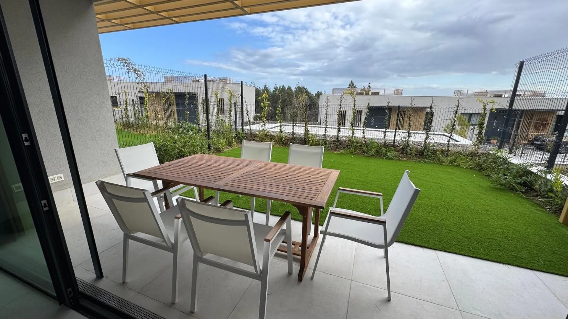 Spacious Beach House In Malaga-Cala De Mijas, Amazing See View, 3 Bedroom, Garden & Common Pool Vakantiehuis
